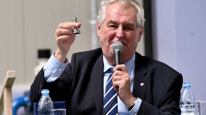 Vydírání považuji za drzost, říká Zeman ke snaze ČSSD jmenovat nového ministra