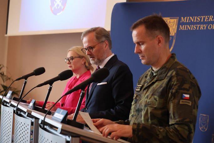 Napětí mezi Černochovou a Řehkou musel loni na jaře tlumit premiér Petr Fiala.