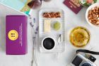 Černá zmrzlina, čaj a levandulové dortíky. Profesor z Oxfordu vymyslel ideální jídlo do letadla.