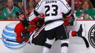 Chicago Blackhawks - Los Angeles Kings (Dustin Brown v akci)