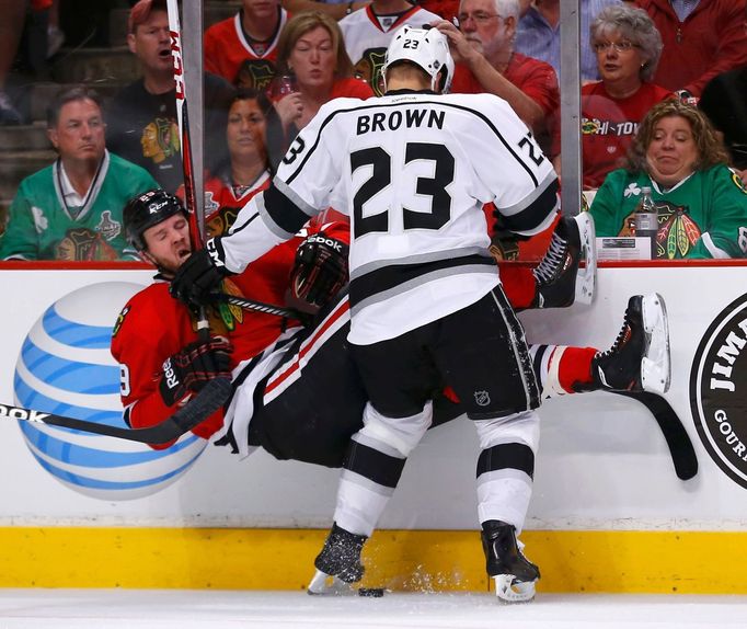 Chicago Blackhawks - Los Angeles Kings (Dustin Brown v akci)