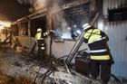 Razie u neonacistů v Sasku. Speciální jednotka našla stovky kusů nebezpečné pyrotechniky z Česka
