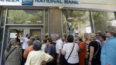 Fronta před řeckou bankou