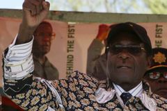 V Zimbabwe skončily volby. Lidé vybírali... z Mugabeho