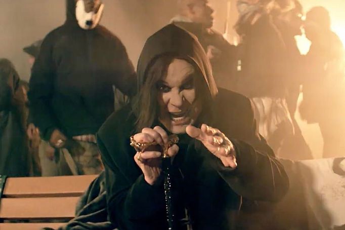 Ozzy Osbourne ve videoklipu k písni Straight to Hell, kde vystupuje v roli satanského vypravěče v kápi.