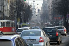 Praha odkládá plán omezující jízdu autem ve městě při smogové situaci. Neřeší důležitá opatření