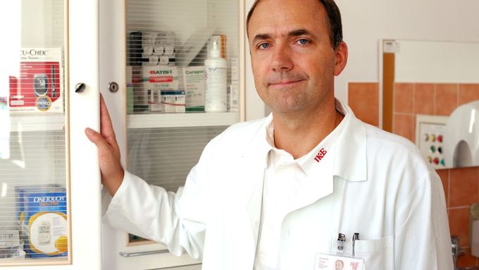 Přednosta Centra diabetologie a vedoucí Laboratoře translační a experimentální diabetologie a obezitologie v IKEM Martin Haluzík.