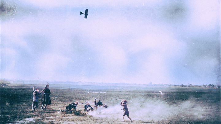 Obrazem: S letadlem dokázal to, co žádný Čech před ním. Přesto zemřel v chudobě; Zdroj foto: Kolorizace snímku: Dan Poláček / Zdrojové foto: Národní technické muzeum