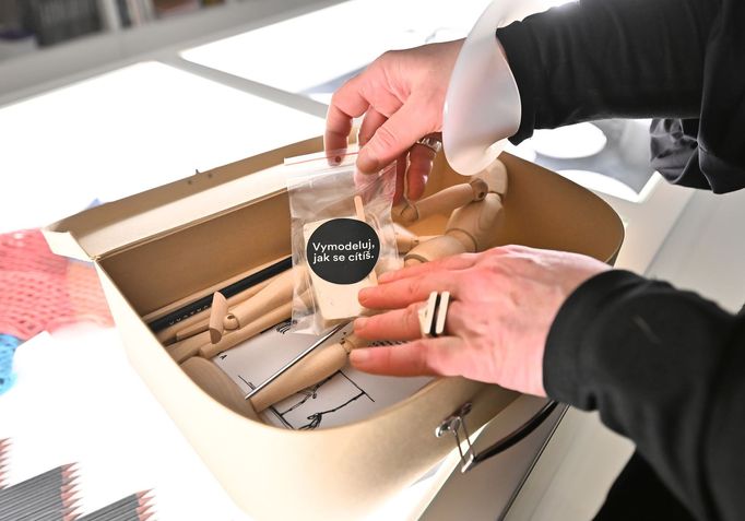 Snímek z výstavy děl Pavly Scerankové v humpolecké 8smičce.