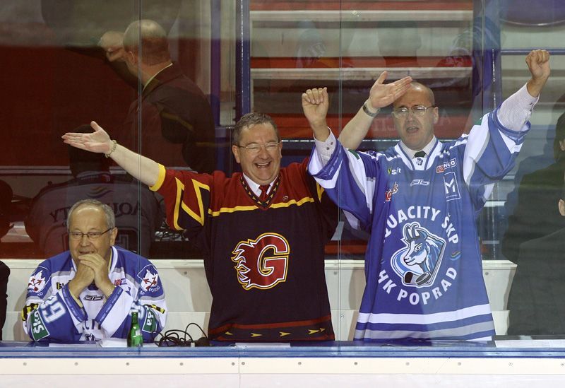 Královna Alžběta II. na hokeji