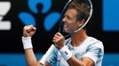 Tomáš Berdych při vítězném čtvrtfinále Australian Open s Rafaelem Nadalem.