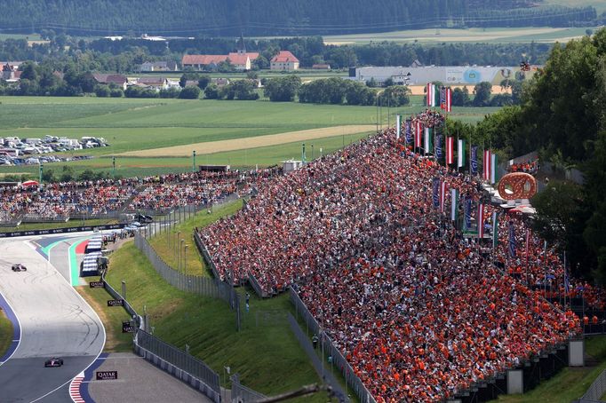Zaplněné tribuny během VC Rakouska F1 2025