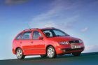 Rok 2003 byl ještě dobou, kdy se Fabia prodávala ve více karosářských variantách. A jakkoliv sedan rozhodně "díru do světa" neudělal, kombi bylo naopak hodně populární. Před dvaceti lety přitom začínalo na 304 900 korunách, v tu chvíli mělo pod kapotou rovněž tříválcovou dvanáctistovku, ale alespoň v silnější verzi se 47 kW.
