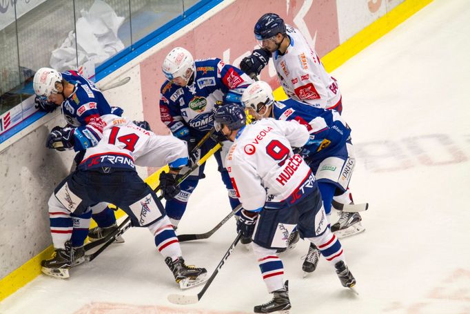 TELH, Vítkovice-Kometa Brno: Marek Hrbas (14), Jan Hudeček (9) - Marek Kvapil (91)