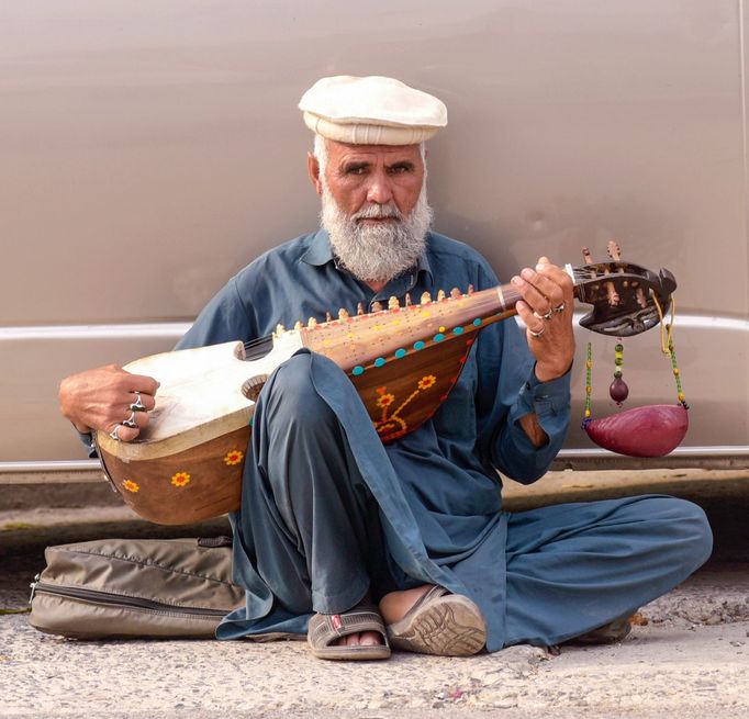 Na ilustračním snímku: Hudební nástroj Rubab. Tato fotografie byla pořízená v Pákistánu.