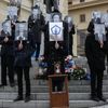Miloš Zeman oznámil kandidaturu na prezidenta - jeho TK, aktivisté před Hradem