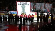 V úvodních zápasech se představili i úřadující šampioni NHL, Chicago Blackhawks.