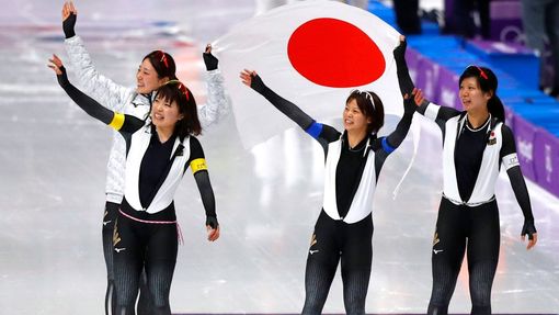 Japonky slaví zlato v rychlobruslařské stíhačce družstev na ZOH 2018