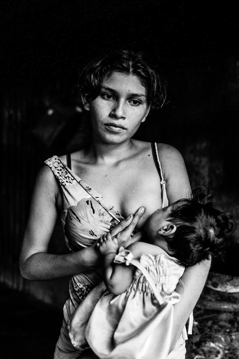 V Nikaragui nafotil Bandžák sérii o dětech, které jsou matkami.
