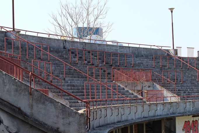 Legendární fotbalový stadion Za Lužánkami v Brně.