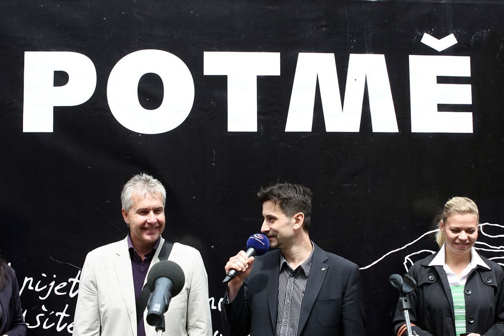 Otevření kavárny Potmě
