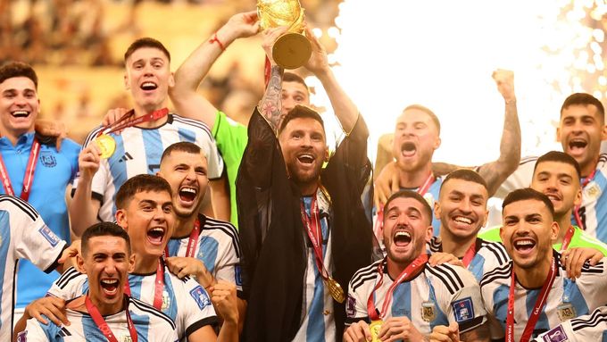 Argentinci v čele s Lionelem Messim slaví světové zlato