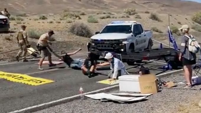 Nevadští rangeři prorazili blokádu aktivistů, ukazuje video ze sociální sítě X