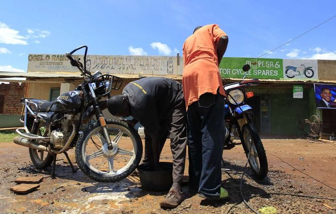 Motorcycle taxi operators wash their bikes in Kogelo village, the ancestral home of U.S. President Barack Obama, at Nyangoma Kogelo shopping centre, 430 km (367 miles) west of Kenya's capital Nairobi, November 5, 2012. Four years ago, Kogelo, and Africa in general, celebrated with noisy gusto when Obama, whose father came from the scattered hamlet of tin-roofed homes, became the first African-American to be elected president of the United States. Looking across the Atlantic to the Nov. 6 presidential election, the continent is cooler now towards the "son of Africa" who is seeking a second term. There are questions too whether his Republican rival, Mitt Romney, will have more to offer to sub-Saharan Africa if he wins the White House. To match Analysis AFRICA-USA/ELECTION REUTERS/Thomas Mukoya (KENYA - Tags: SOCIETY ELECTIONS POLITICS USA PRESIDENTIAL ELECTION) Published: Lis. 5, 2012, 11:08 dop.