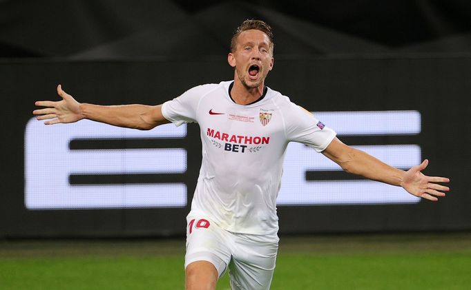 Luuk de Jong slaví gól ve finále EL Sevilla - Inter Milán