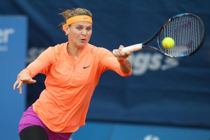 Lucie Šafářová na Prague Open 2017 (v utkání prvního kola proti Slovence Kristíně Kučové)