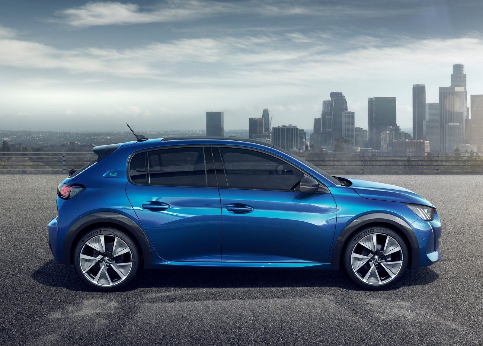 Peugeot e-208