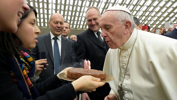 Papež František slaví osmdesátiny.