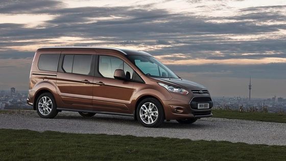 Vítězem v "kufrovém" souboji je Ford Grand Tourneo Connect.