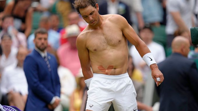 Rafael Nadal je v semifinále Wimbledonu. Po utkání, které nabídlo nevídané drama. Podívejte se na fotografie.