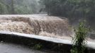 A view of the Hope River as it begins to swell with rain from approaching Hurricane Sandy in Kingston October 24, 2012. Hurricane Sandy raced toward the southern coast of Jamaica on Wednesday and is expected to make landfall later in the day, the U.S. National Hurricane Center said. A hurricane warning was in effect for both Jamaica and Cuba, although forecasters said Sandy is expected to be a weak Category One hurricane on the five-step Saffir-Simpson scale of hurricane intensity, with winds topping out at 80 mph (130 kph). REUTERS/Gilbert Bellamy (JAMAICA - Tags: ENVIRONMENT DISASTER) Published: Říj. 24, 2012, 5 odp.