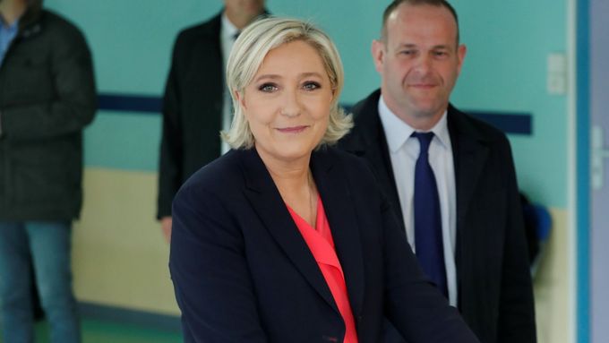 Předsedkyně strany Marine Le Penová.