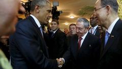 Barack Obama a Raúl Castro v Panamě