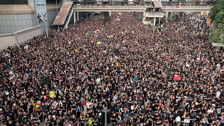 V Hongkongu si připomněli výročí protestů. Policie zadržela nejméně tři demonstranty; Zdroj foto: Reuters