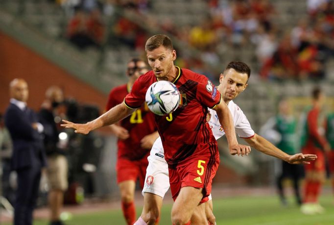 Jan Vertonghen v zápase skupiny E kvalifikace MS Belgie - Česko