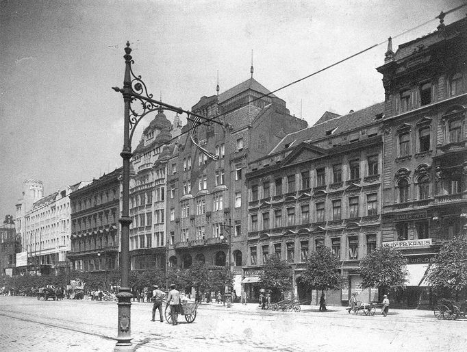 Ukázka z knihy „Zmizelá Praha-Nevěstince a nevěstky“ od autorů Radima Kopáče a Josefa Swarze, kterou v roce 2013 vydalo v Praze nakladatelství Paseka.