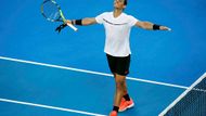 Různé kombinace růžové či oranžové barvy vévodí úborům tenistů na Australian Open. Tohle je Rafael Nadal. Podívejte se na další.