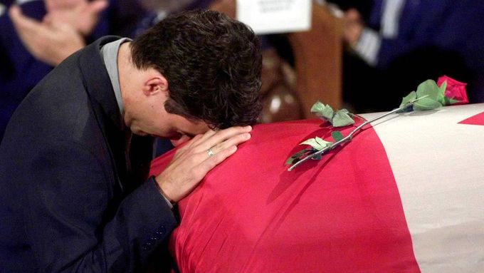 Justin Trudeau na pohřbu svého otce