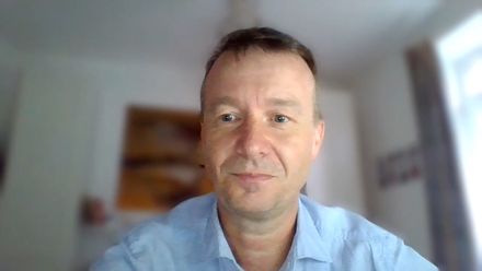 Fiala zatím vyklízel pole Babišovi a jeho obytňáku. Teď si to uvědomil, říká Honzejk