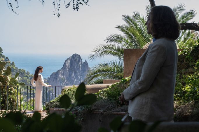 Celeste Dalla Porta a Stefania Sandrelli ve filmu Parthenopé.