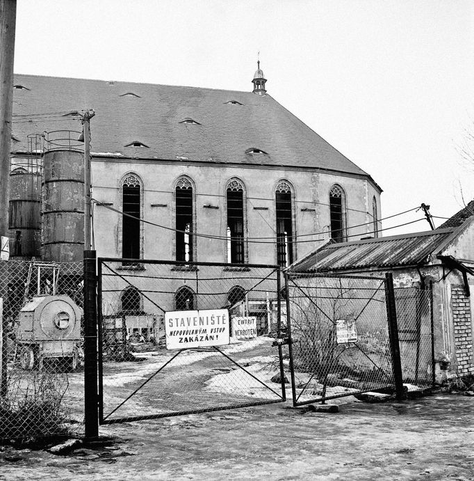 Před 45 lety přesunuli komunisté kvůli těžbě uhlí Nanebevzetí Panny Marie v Mostě.