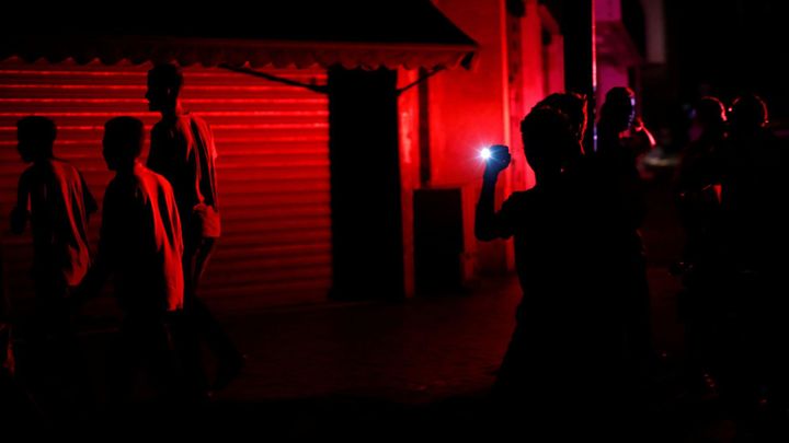 Caracas se znovu ocitl ve tmě, venezuelská vláda hovoří o elektromagnetickém útoku