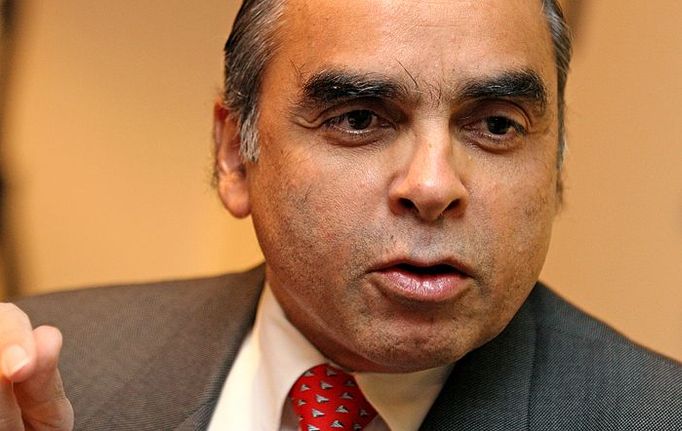 Kishore Mahbubani během rozhovoru s redaktorem Aktuálně.cz.