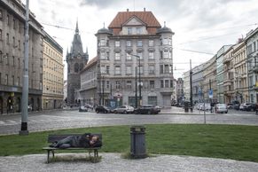 Foto: Opuštěné a prázdné domy v centru Prahy. Budete překvapeni, možná kolem nich denně chodíte