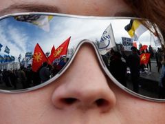 Koncem roku se protesty proti volbám rozhořely i mimo Moskvu