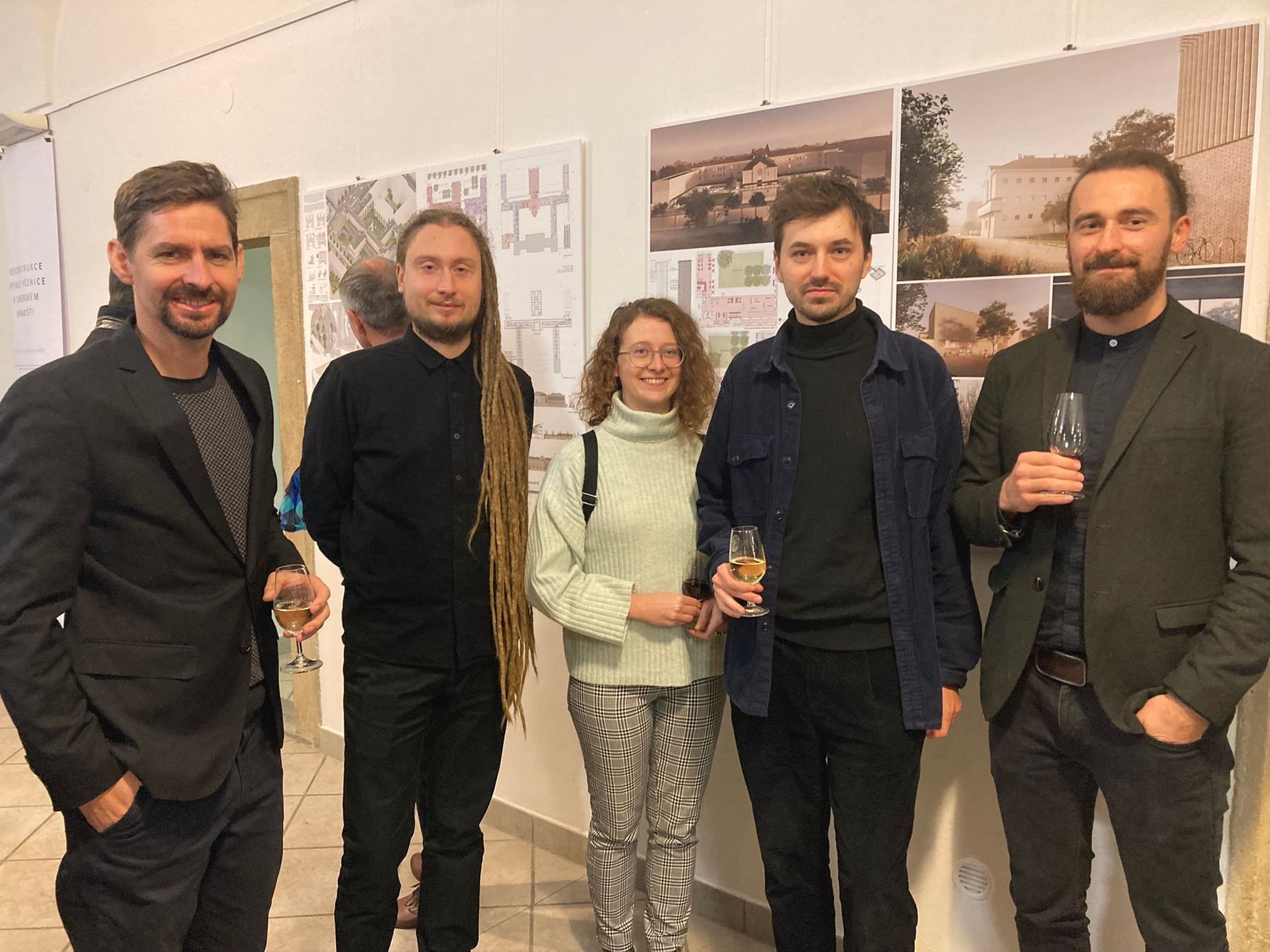 Celý tým architektů, kteří se podíleli na vítězném návrhu rekonstrukce bývalé věznice v Uherském Hradišti.